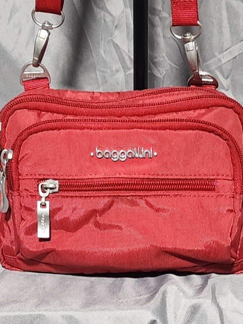 Baggallini Triple Zip Bagg Red Nylon Water Resistant Crossbody Belt Bag Purse